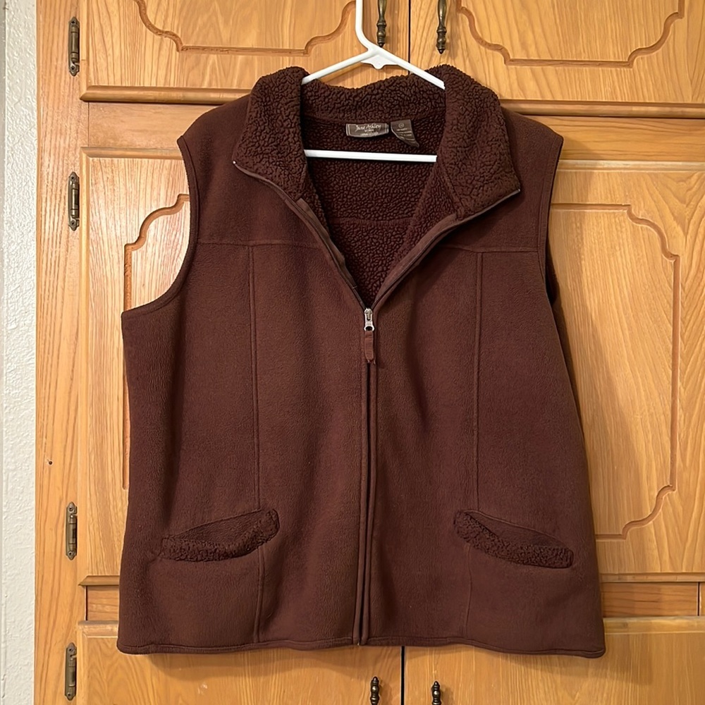 Jane Ashley fuzzy vest size 1X